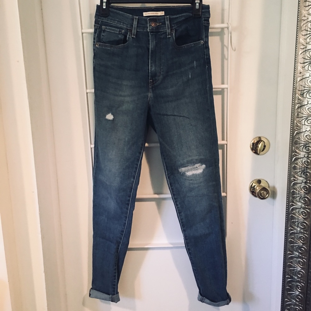 levi’s high rise medium wash jeans